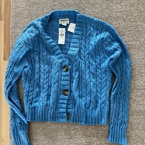 American Eagle sweater